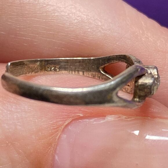 💛 Vintage 925 Triple CZ Pinky Ring - Picture 5 of 6
